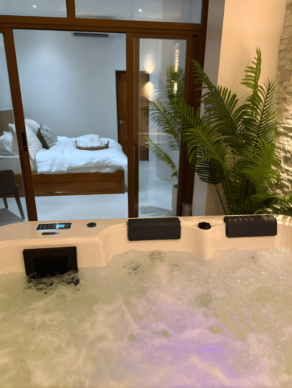 Private Jacuzzi Suite